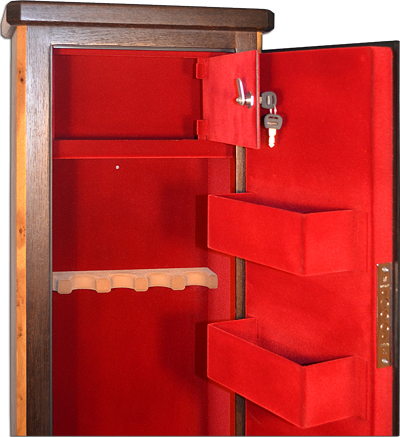 Дизайнерский сейф в красном бархате.